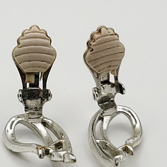 Sarah Coventry Silvertone Clip On Earrings Open Leaf Paisley - Picture 5 of 5